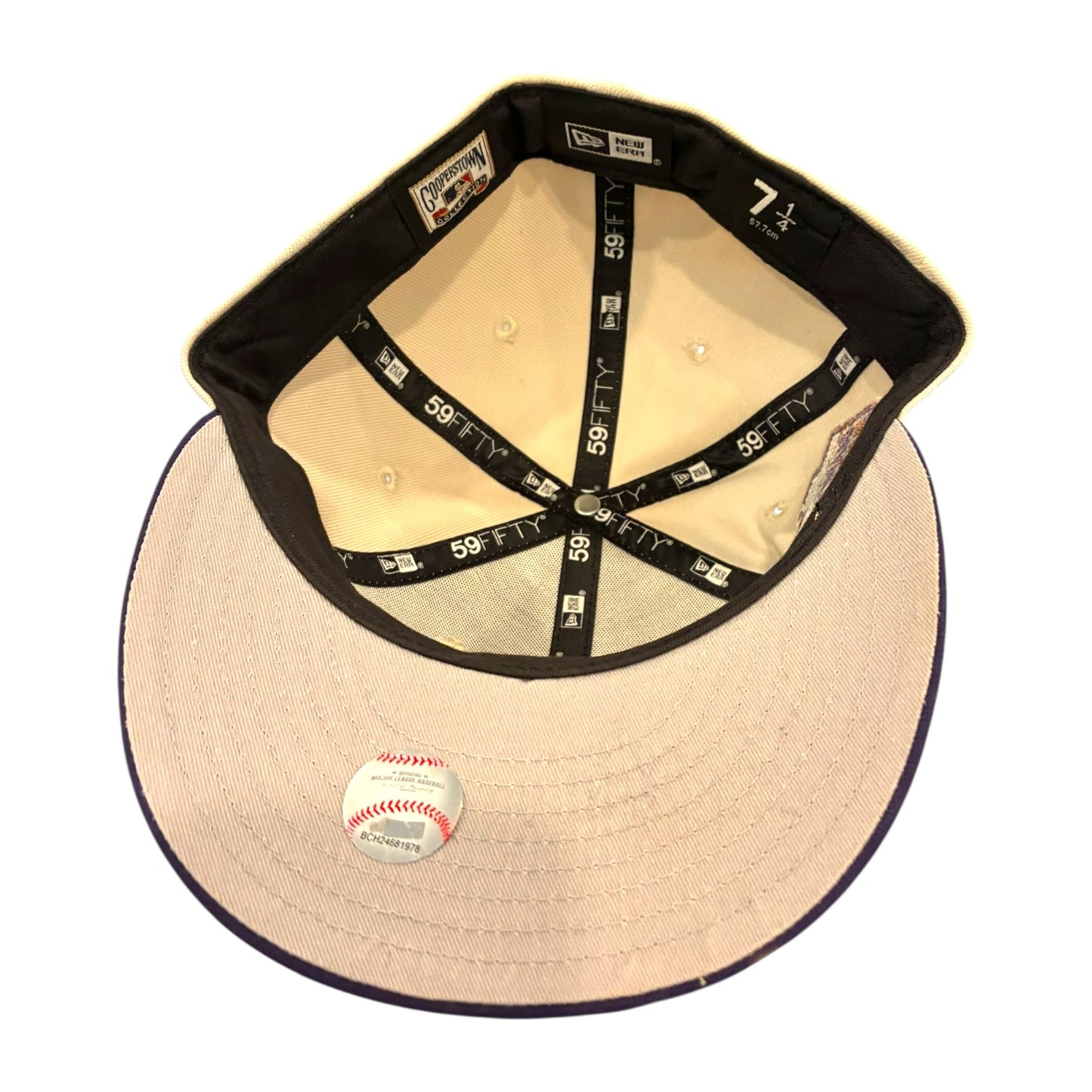 New Era - Los Angeles Dodgers Fitted 7 1/4 Gold Emblem Hat