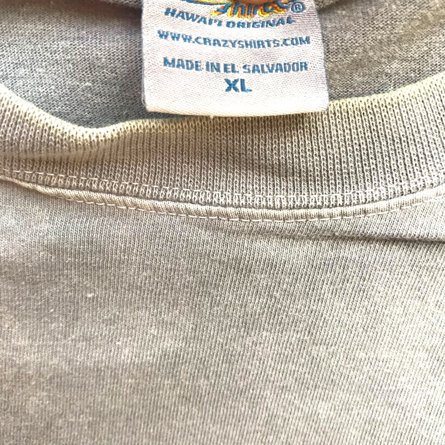 Crazy Shirt Hawaii - The Valley Graphic Vintage Y2K T-Shirt