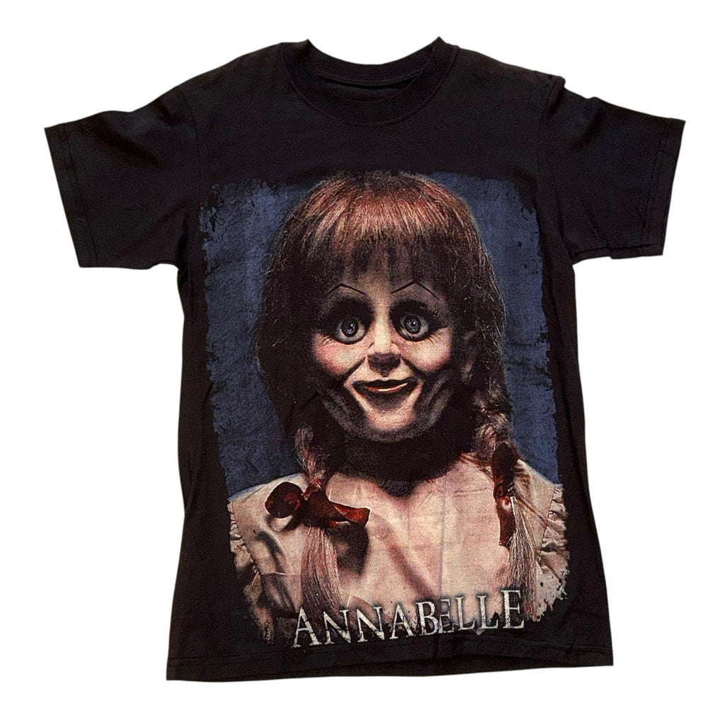 Vangsworld, Inc black cotton t-shirt featuring a detailed graphic print of the Annabelle doll from horror movies.